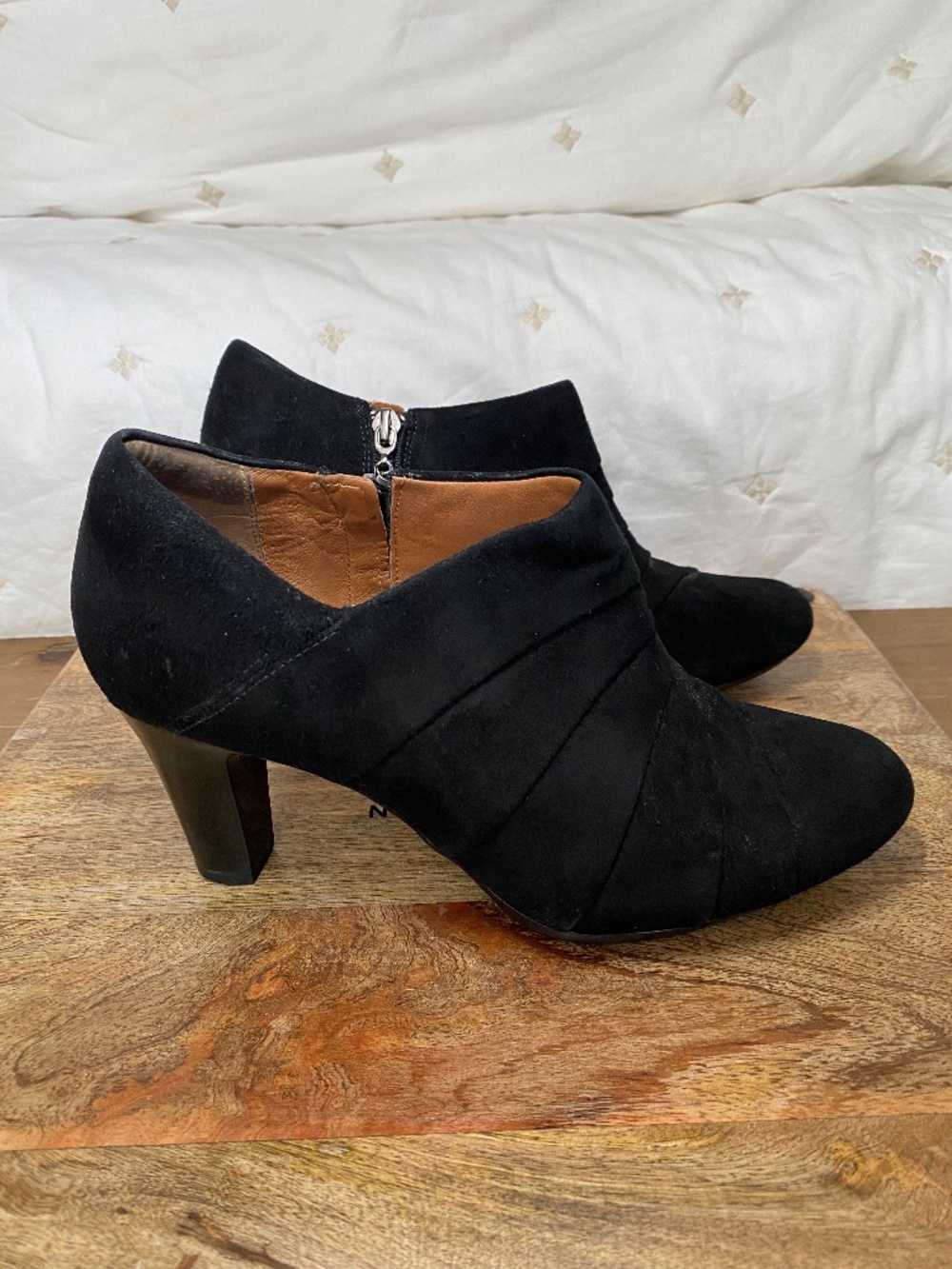 Clarks Artisan Society Gown II Ankle Booties Side Zip Comfort Heel Women's 8.5M